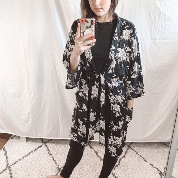 Spiritual Gangster Floral Tied Kimono One Size Fits All - Picture 8 of 16